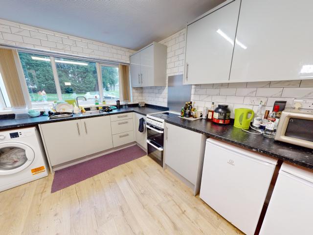 4 bedroom property to let in 69G Raddlebarn Road £480 pw
