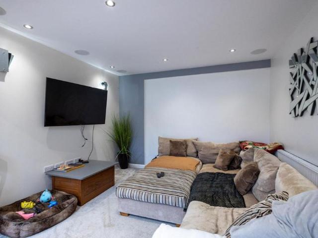 4 bedroom property to rent