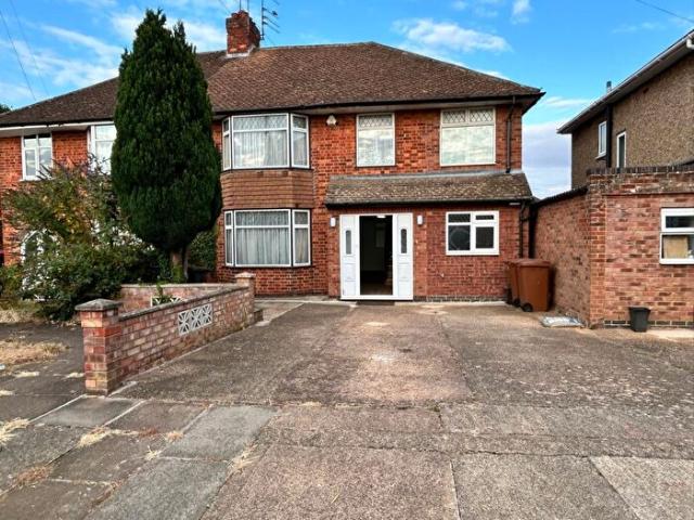 4 Bedroom Property To Rent In Winchester Close, Northampton, NN4