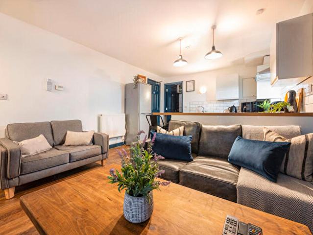 4 Bedroom Property To Rent In Flat, Shoe & Boot Factory, Leicester, LE2