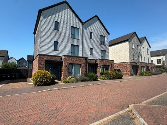 4 Bedroom Property To Rent In Hesselby View, Broughton, Milton Keynes, MK10