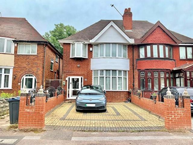 4 Bedroom Property To Rent In Merstowe Close, Birmingham, B27