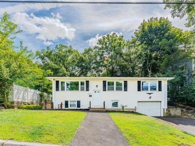 4 bedroom, Providence RI 02909 105709137