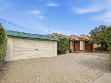 Queanbeyan, Greater Queanbeyan - Fireplace