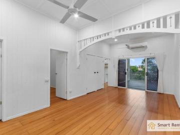 4 Bedroom Queenslander with Spacious Outdoor Living