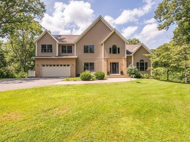 4 bedroom, Rowley MA 01969 105368500