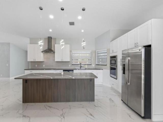 4 bedroom, Royal Palm Beach FL 33411 105846442