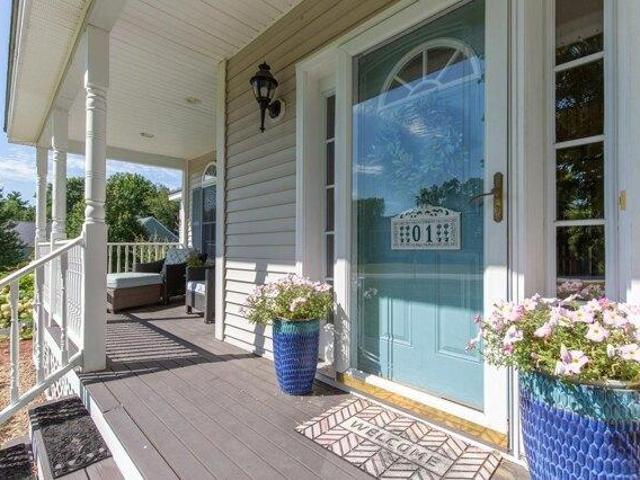 4 bedroom, Raymond NH 03077 105534601