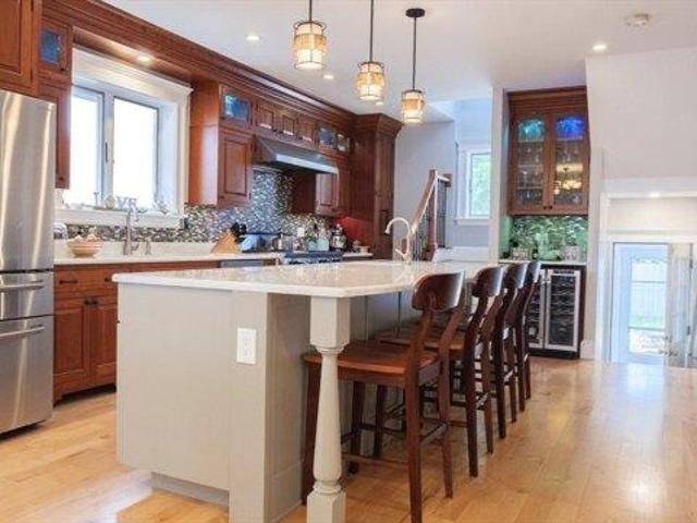 4 bedroom, Revere MA 02151 105383826