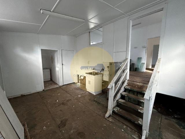 4 Bedroom Renovator’s Dream!