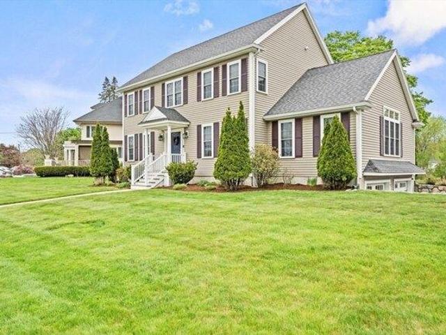 4 bedroom, Woburn MA 01801 105318882