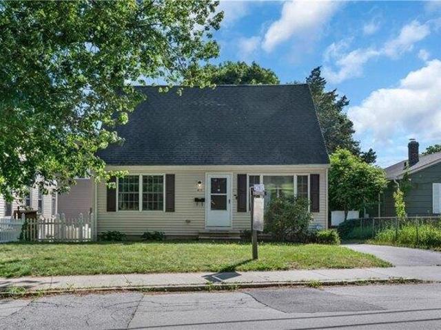 4 bedroom, Woonsocket RI 02895 104544135