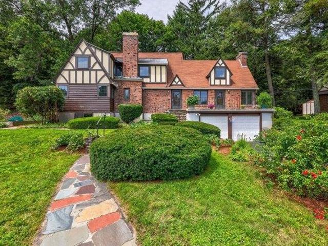 4 bedroom, Worcester MA 01609 105384280