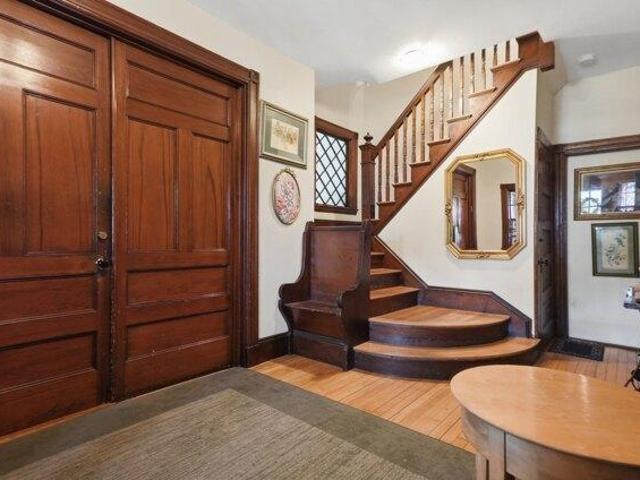 4 bedroom, Watertown MA 02472 105424669