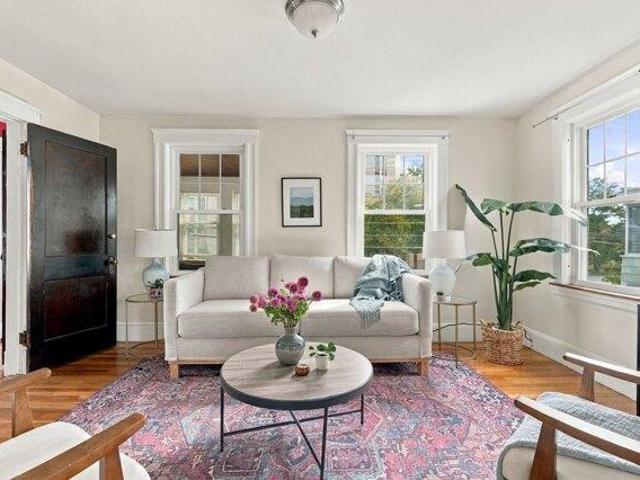4 bedroom, Watertown MA 02472 105552829