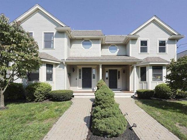 4 bedroom, Watertown MA 02472 105633571