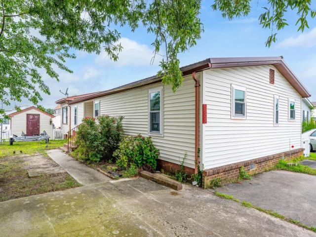 4 Bedroom Waterfront Home in Swann Keys | $2750/mo