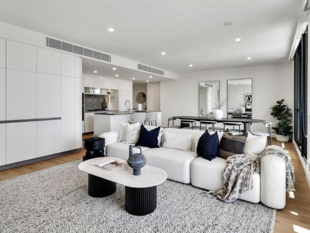 4 bedroom Waterfront Residence with breathtaking North West and East South Views with Indoor Pool and Gym