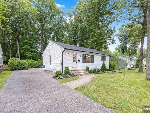 4 bedroom, Waldwick NJ 07463 105193299