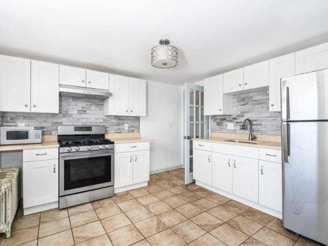 4 bedroom, Waltham MA 02453 98396068