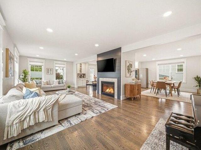 4 bedroom, Waltham MA 02453 105403299