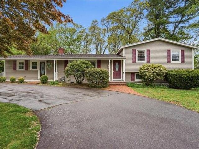 4 bedroom, Warwick RI 02886 104849883