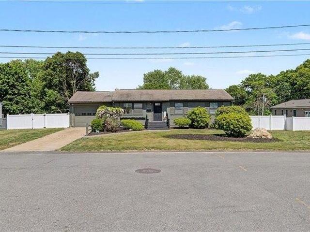 4 bedroom, Warwick RI 02886 105441990