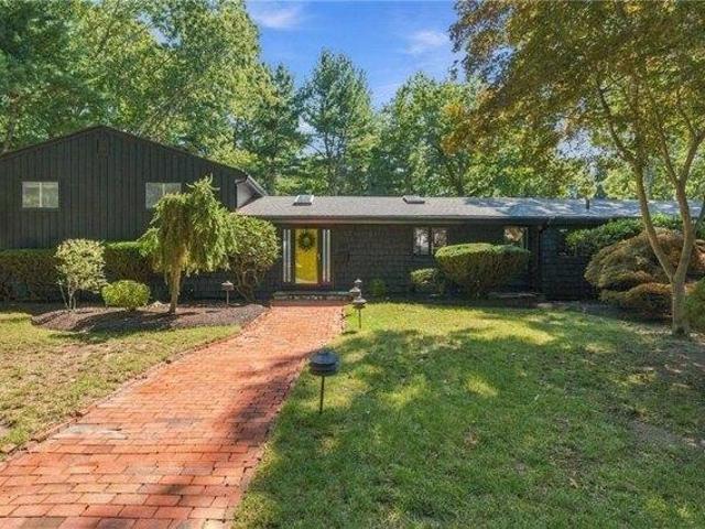 4 bedroom, Warwick RI 02886 105662684