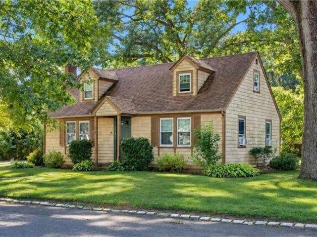 4 bedroom, Warwick RI 02888 105561985