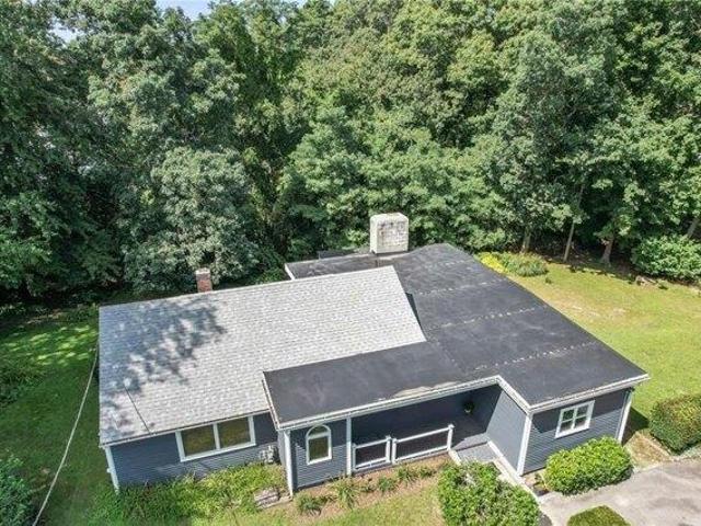 4 bedroom, Warwick RI 02888 105586949