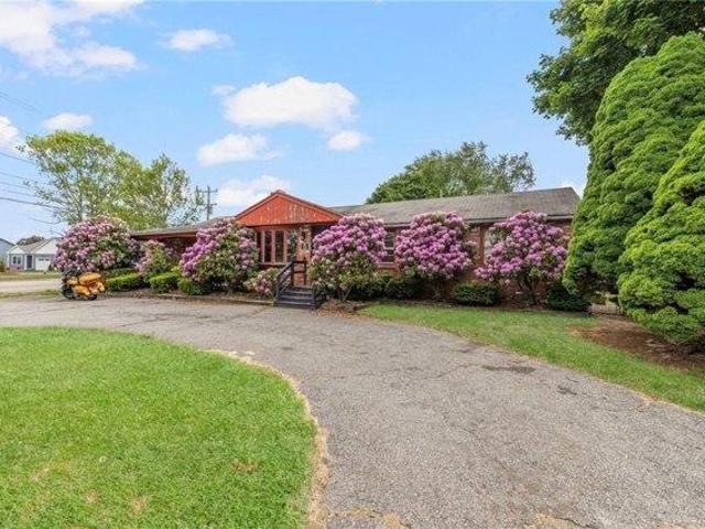 4 bedroom, Warwick RI 02889 104848320