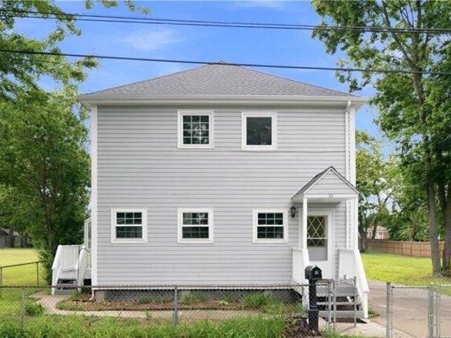 4 bedroom, Warwick RI 02889 105714207