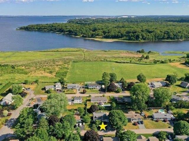 4 bedroom, Warwick RI 02818 105350036