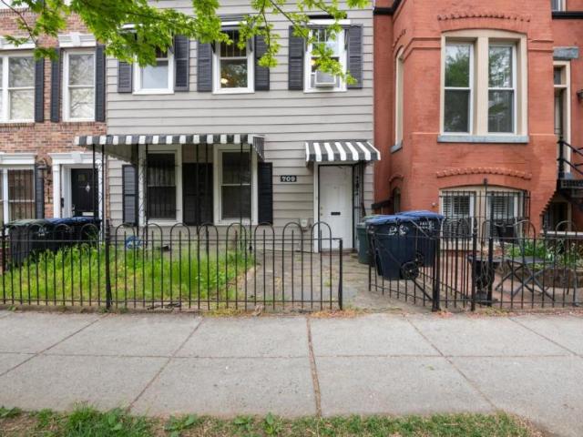 4 bedroom, Washington DC 20002 LS103857583