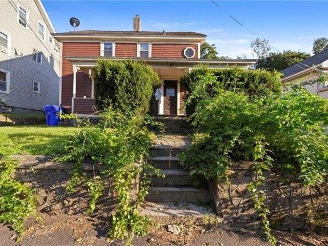 4 bedroom, West Warwick RI 02893 105536620