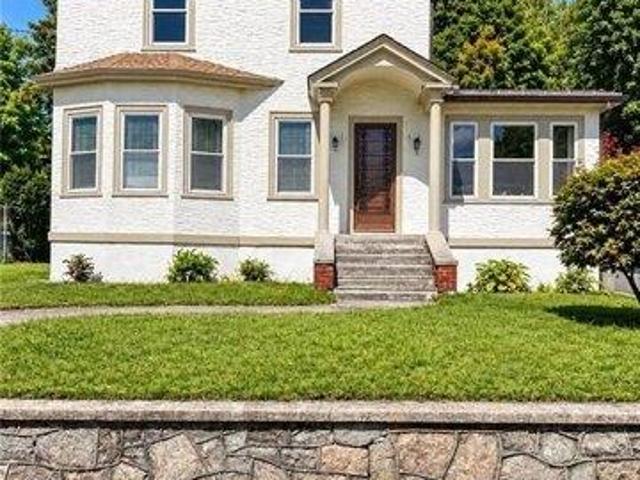 4 bedroom, West Warwick RI 02893 105612918