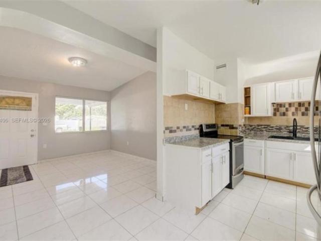 4 bedroom, West Park FL 33023 106220837