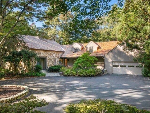 4 bedroom, Weston MA 02493 105587000