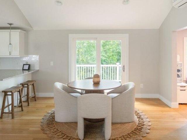 4 bedroom, Westwood MA 02090 105537004