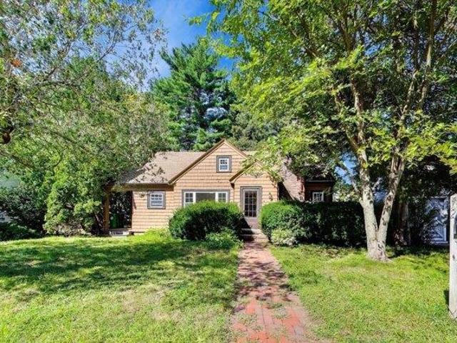 4 bedroom, Westwood MA 02090 105550873