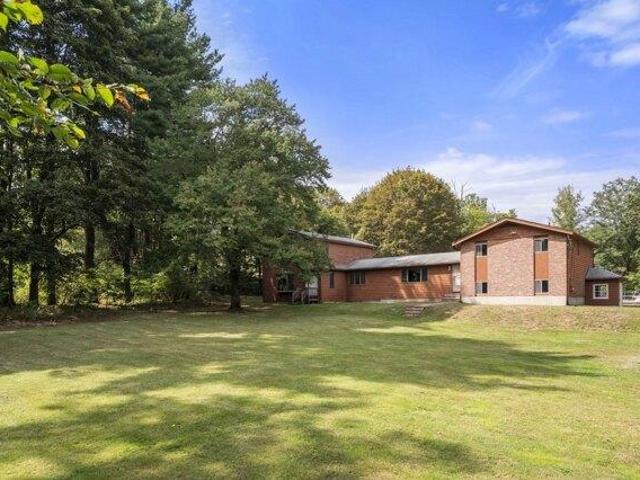 4 bedroom, Westwood MA 02090 106052004
