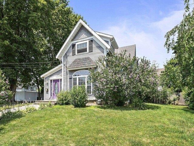 4 bedroom, Whitman MA 02382 105386865