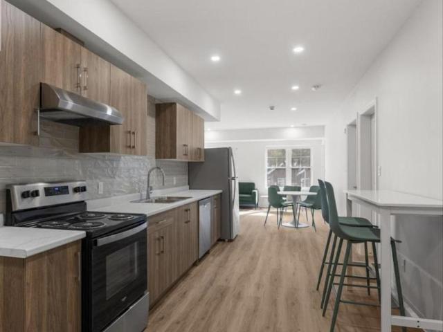 4 bedroom, Windsor ON N9B 2T4 LS104932977