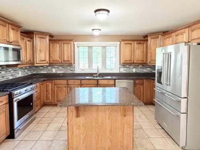 4 bedroom, Windsor ON N9G 2A9 105299289