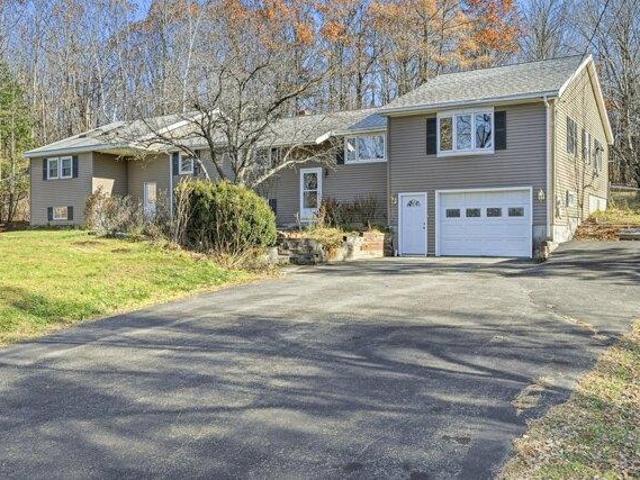 4 bedroom, Winthrop ME 04364 105661199