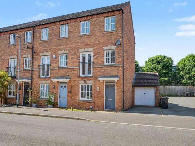 4 Bedroom Town House
