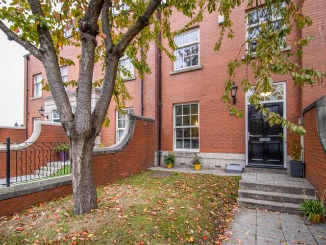 4 Bedroom Town House