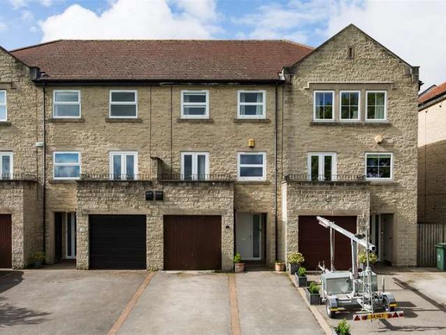 4 Bedroom Town House