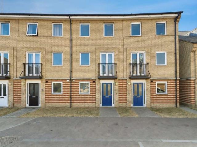 4 Bedroom Town House