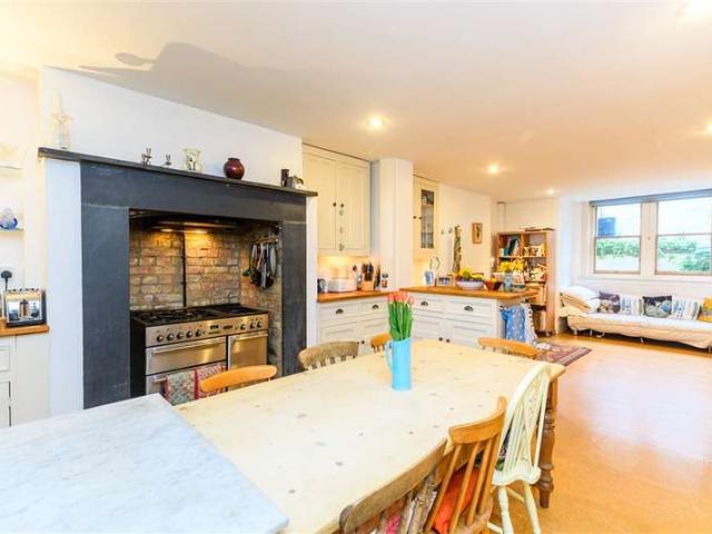 4 Bedroom Town House